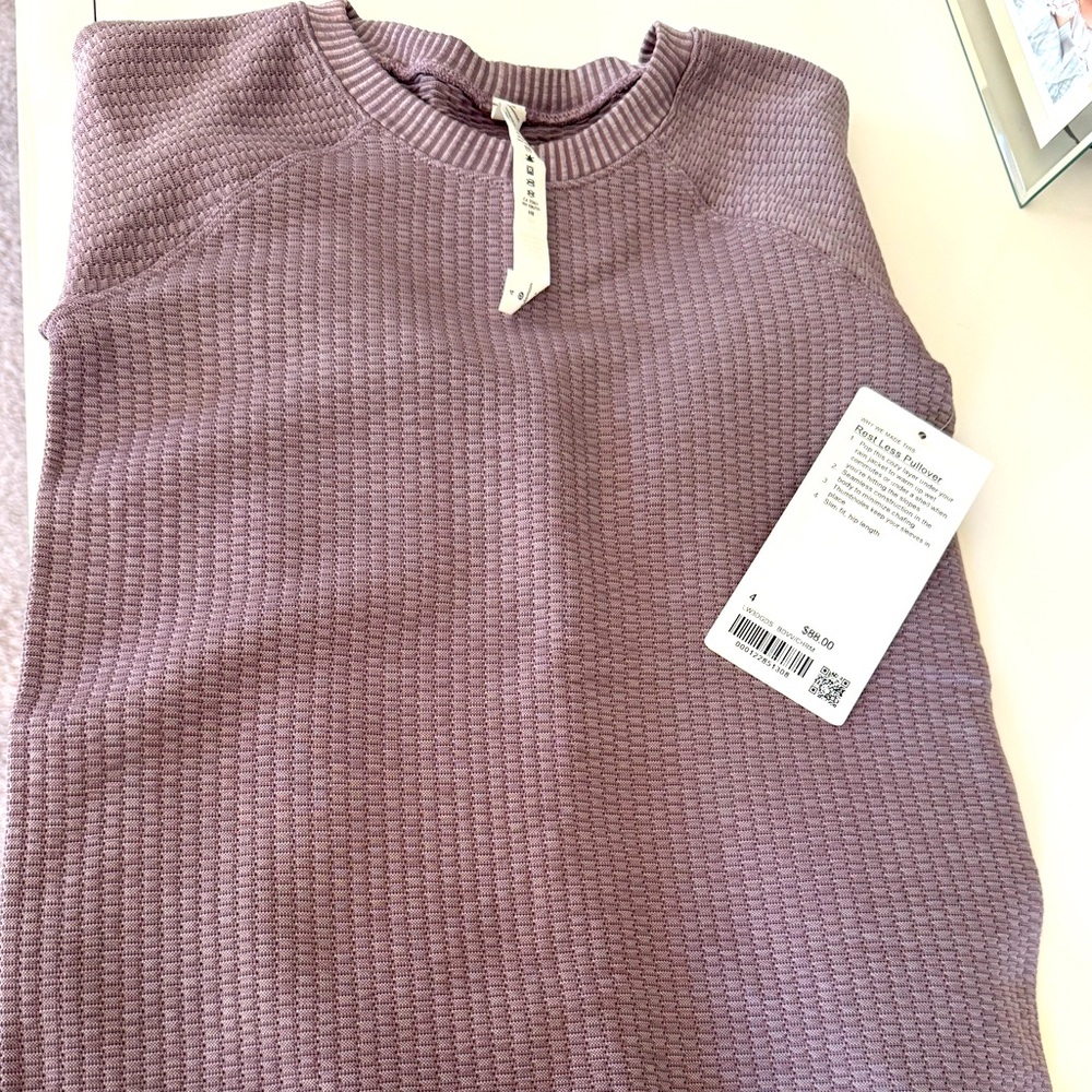 Lululemon women’s pullover brand new size 4